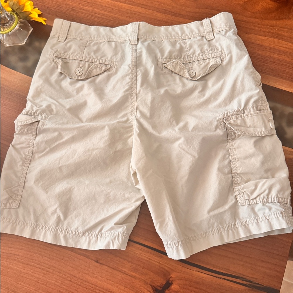 Izod Light Tan Cargo Shorts for Men 34W